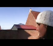 Madura cochina se la come a un fulano en el coche