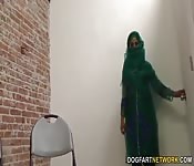 Pakistaní contenta tras un gloryhole