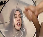 Putilla amante del semen follada en grupo