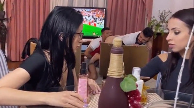 Incursión gay de dos heteros con novia